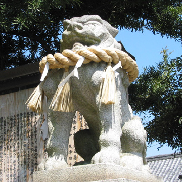 本村八王子神社の狛犬（右）昭和十二