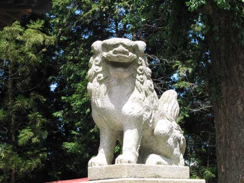 高田八幡神社の狛犬（右）